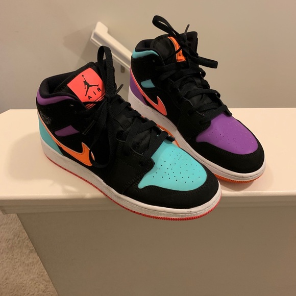 jordan 1s size 6 womens